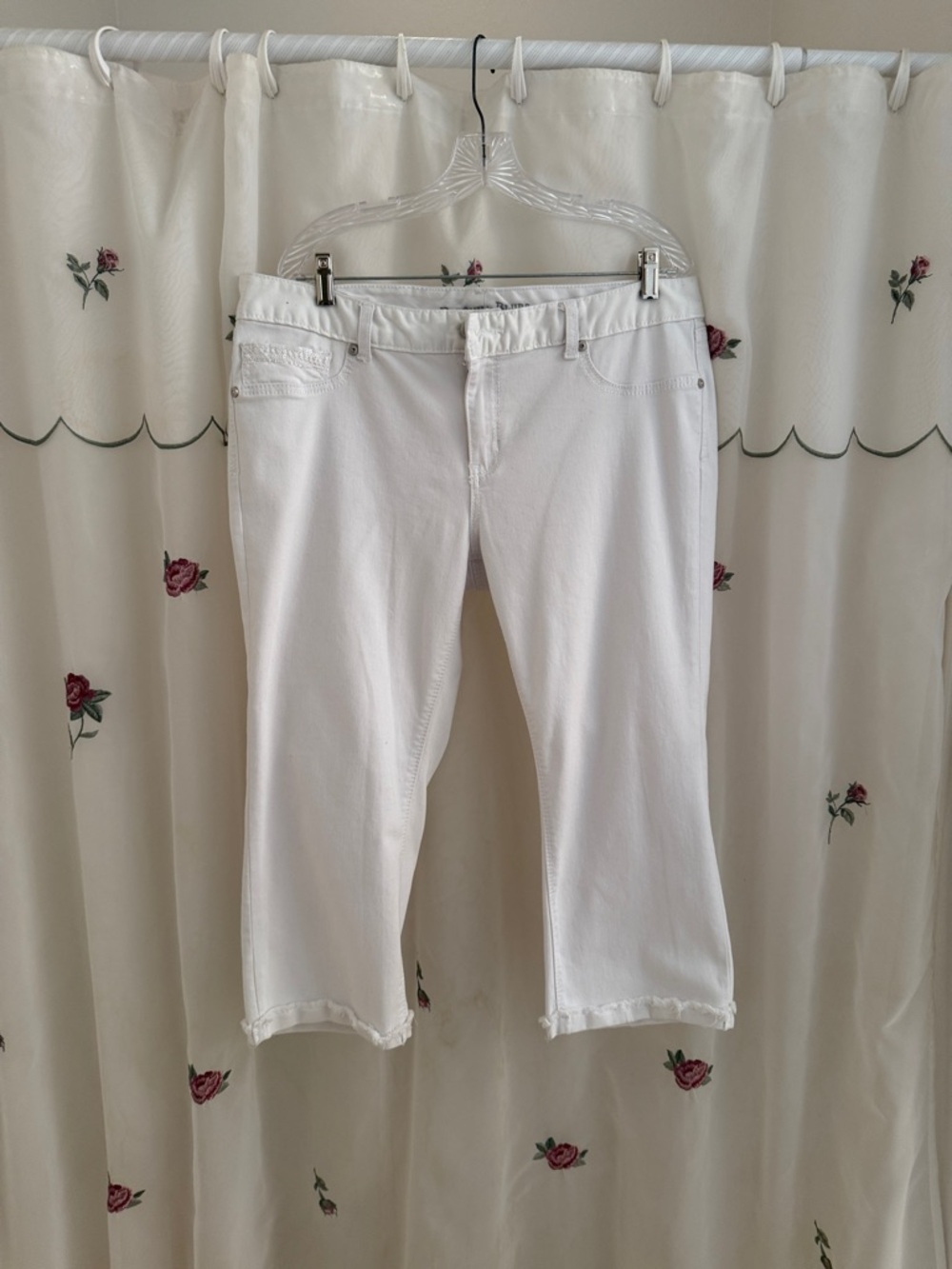 Cropped White Women's Ankle Jeans - Classic Straight Crop